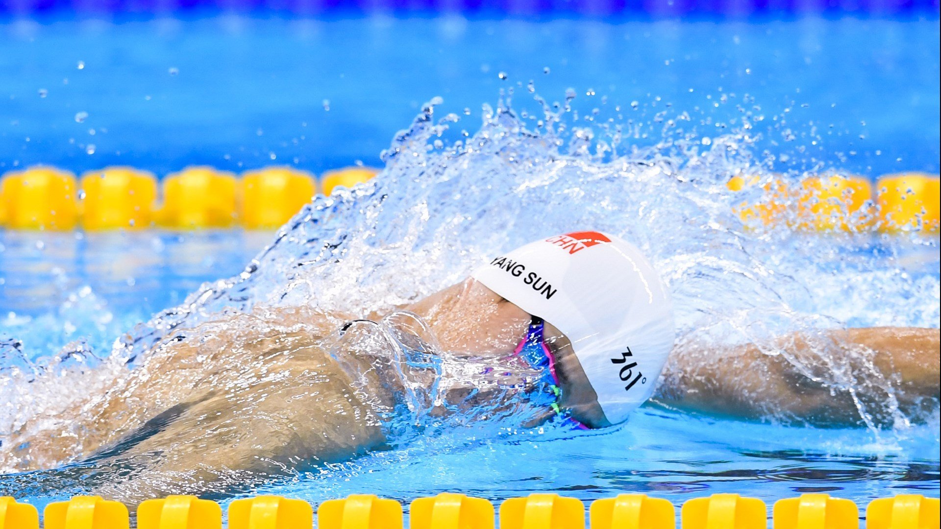 《赛事后花絮：工作人员的辛勤与付出》，比赛后工作人员总结怎么写