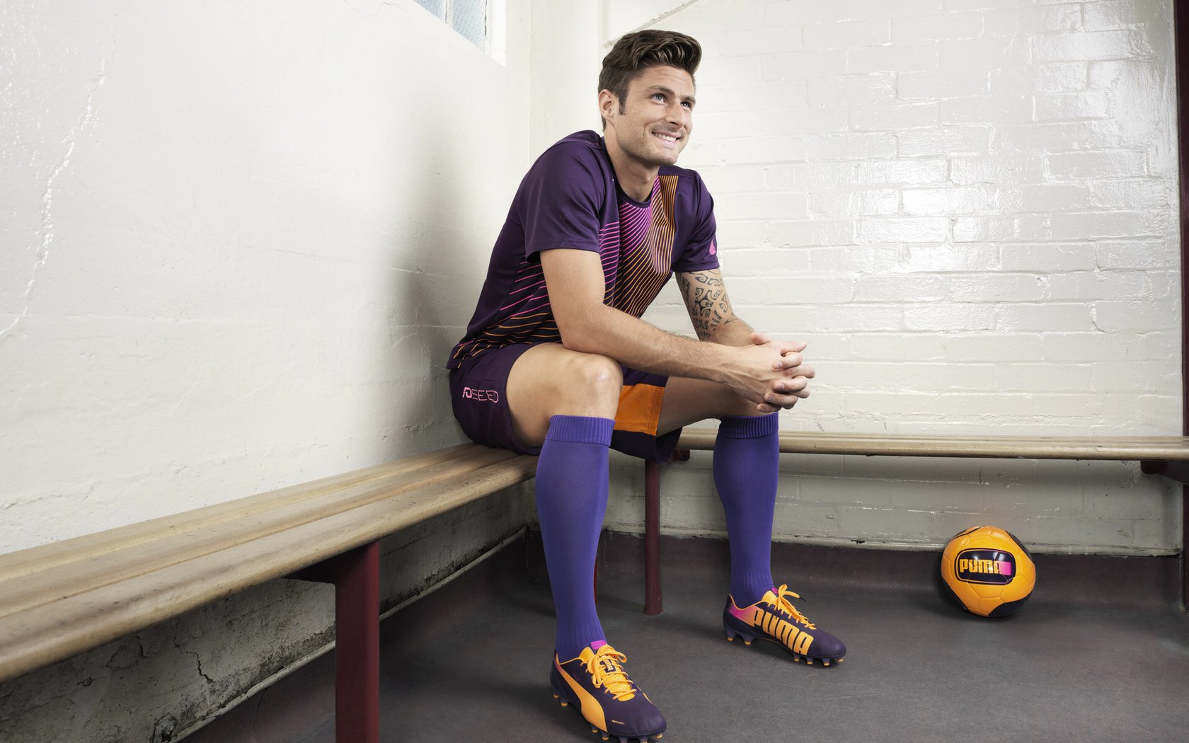 《赛事后花絮：工作人员的辛勤与付出》，比赛后工作人员总结怎么写