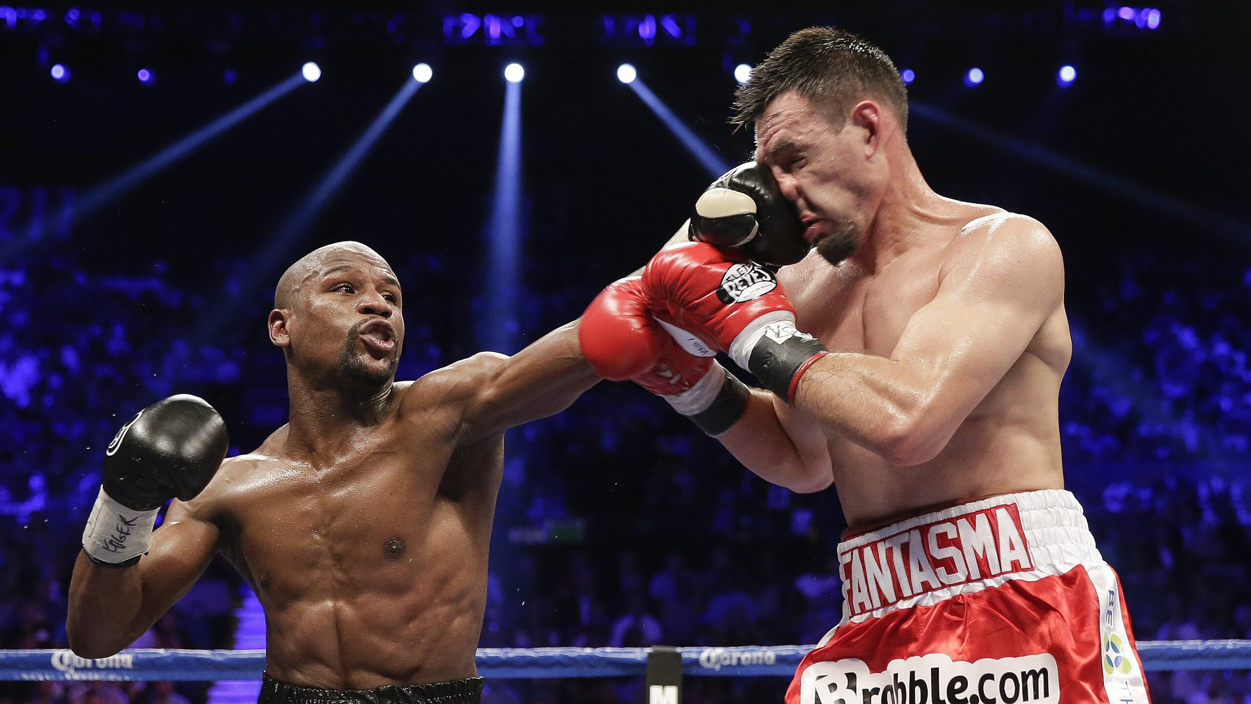 开云官网APP下载-搏击水上极速漂流，水花四溅的惊险刺激，武术水上漂